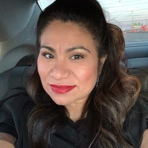 Meet your Posher, Yvette